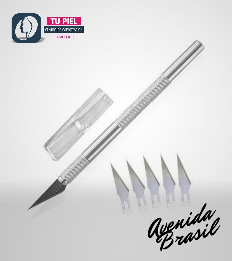 CUTTER CON 5 REPUESTOS DE CUCHILLAS